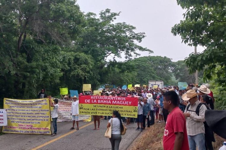 Realizan marcha en las Costa oaxaqueña; buscan defensa de sus tierras