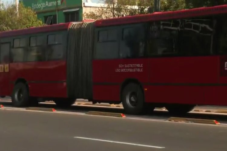 Metrobús de la Línea 2 sufre accidente; se queda sin llantas traseras