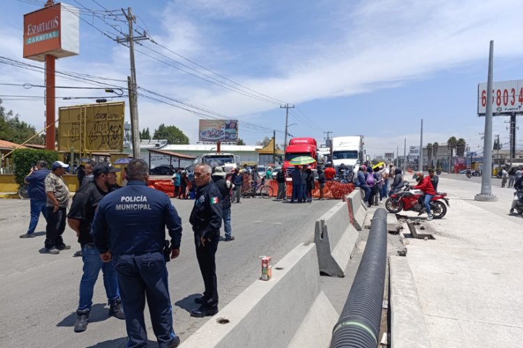 Por segundo día consecutivo afectados por las inundaciones en Chalco bloqueo