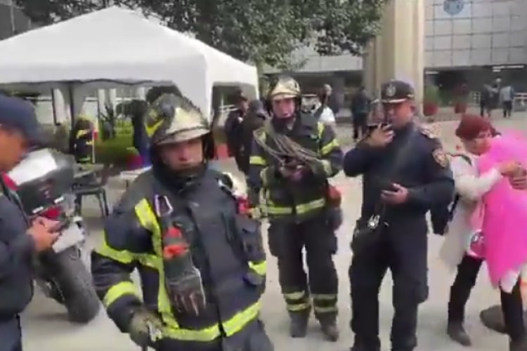 Quedan atrapadas dos personas en un elevador del Hospital 20 de Noviembre, CDMX