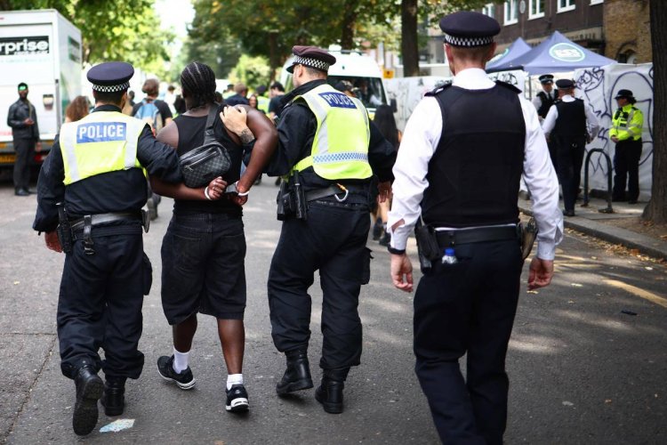 Carnaval en Londres, Inglaterra, deja al menos 350 detenidos