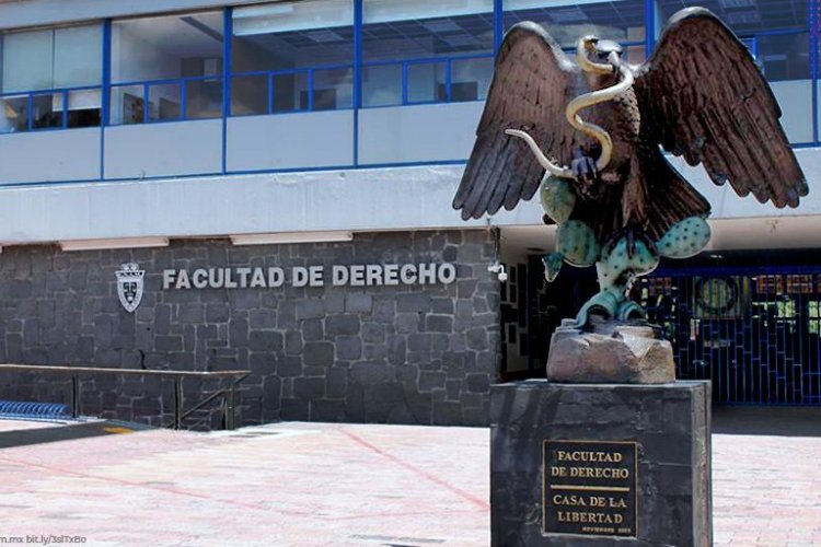 Arman protesta estudiantes de Derecho de la UNAM contra reforma judicial de AMLO