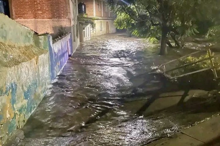 Chalco se inunda de nuevo por fuertes lluvias del miércoles en la noche