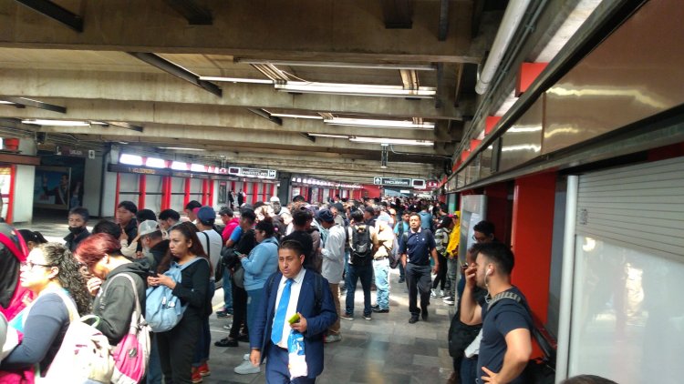 Reportan suspensión de servicio en Línea 9 del Metro por corte eléctrico