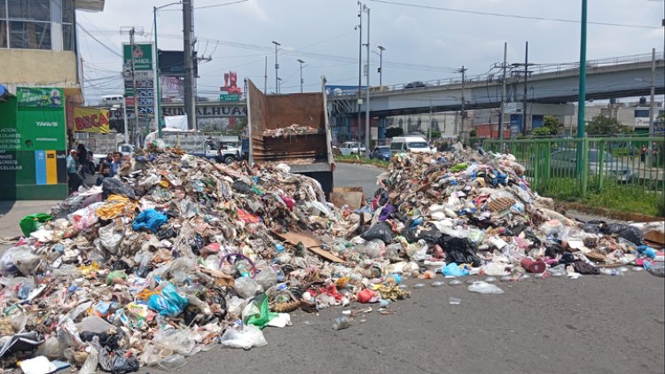 En Chimalhuacán recolectores de basura bloquean vialidades para pedir seguridad ante presuntas extorsiones