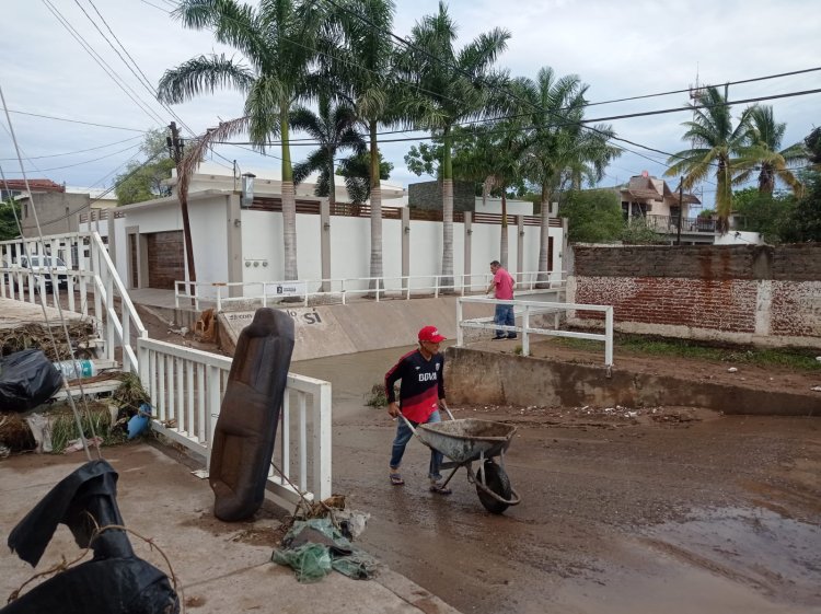 Lluvias dejan afectaciones en la colonia 6 de Enero en Culiacán