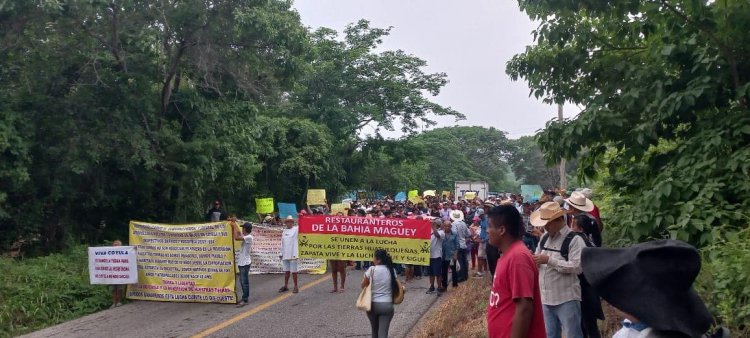 Realizan marcha en las Costa oaxaqueña; buscan defensa de sus tierras