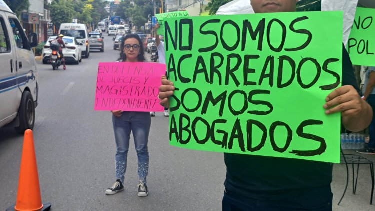 Trabajadores del PJ realizan volanteo en calles de Chilpancingo, Guerrero