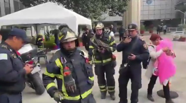 Quedan atrapadas dos personas en un elevador del Hospital 20 de Noviembre, CDMX