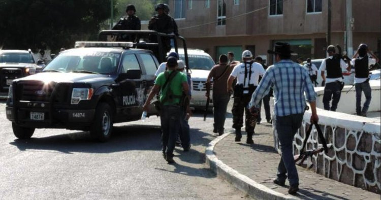 En la costa de Michoacán, habitantes huyen por violencia