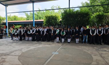 Luego de un año en línea, Bachilleres en Chichihualco, Guerrero regresa a clases presenciales