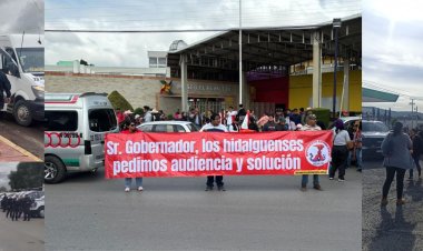 Denuncian antorchistas instalación de retenes para impedir su protesta en informe del gobernador de Hidalgo