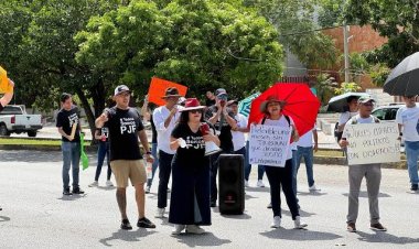 Trabajadores del Poder Judicial se manifiestan en zona arqueológica durante evento de AMLO