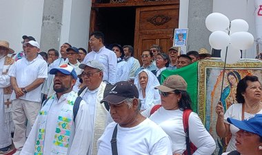 Miles de peregrinos marchan y oran por la paz en Chiapas