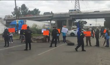 Manifestantes bloquean carretera Lechería-Texcoco por falta de agua