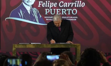 En su último conferencia como presidente, AMLO firma reforma a la Guardia Nacional