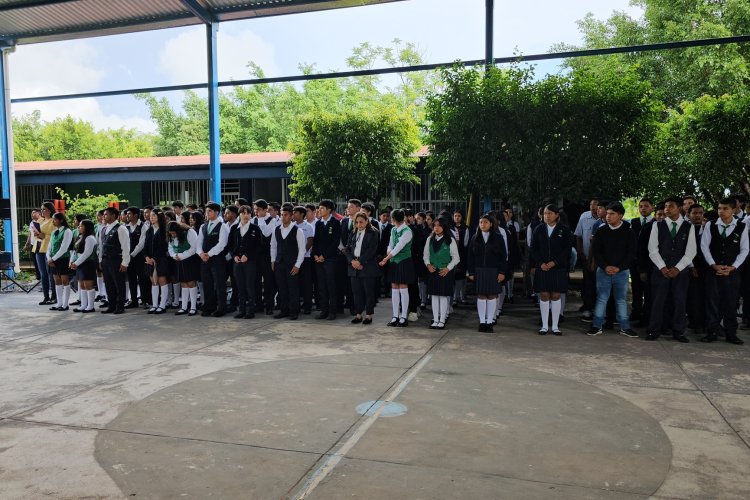 Luego de un año en línea, Bachilleres en Chichihualco, Guerrero regresa a clases presenciales