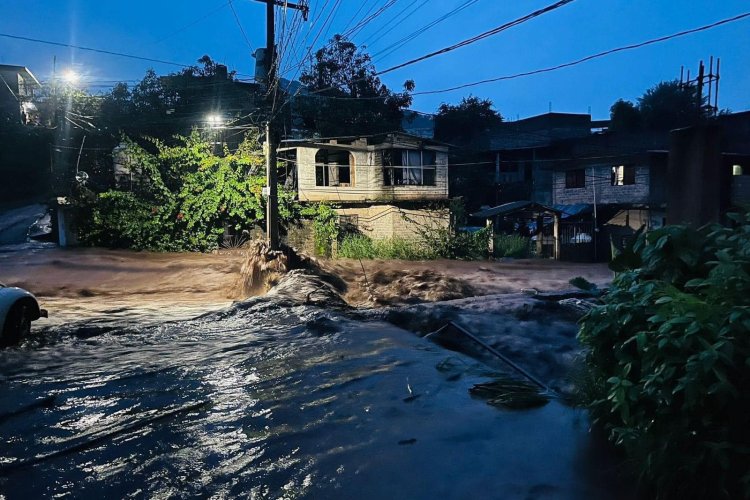 Se desborda nuevamente río Rincón de los López en Tejupilco