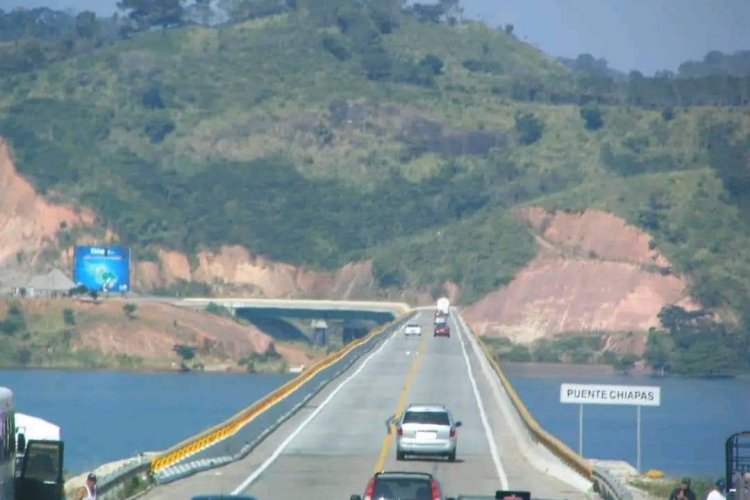 Confirma FGE robo masivo de vehículos en el Puente Chiapas