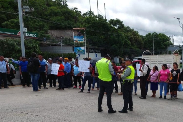 Habitantes de Santa Cruz del Rincón exigen servicios básicos para la localidad de El Cocoyul