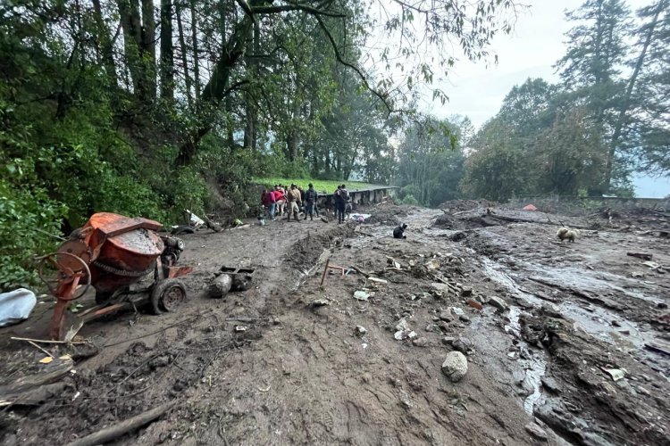 Van 10 muertos por deslave de cerro en Jilotzingo, Edomex