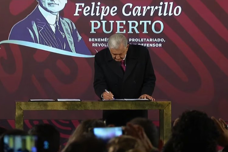 En su último conferencia como presidente, AMLO firma reforma a la Guardia Nacional