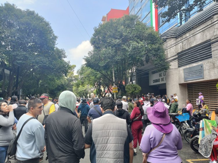 Simpatizantes de Alessandra Rojo se manifiestan ante anulación de elección en la Cuauhtémoc