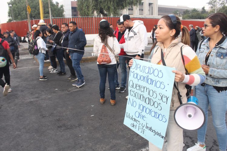 Trabajadores del PJ bloquean Cámara de Diputados para impedir discusión de reforma judicial