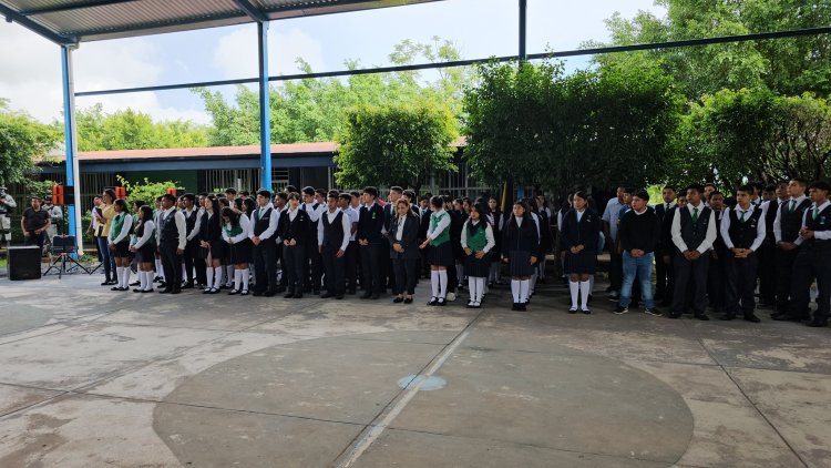 Luego de un año en línea, Bachilleres en Chichihualco, Guerrero regresa a clases presenciales