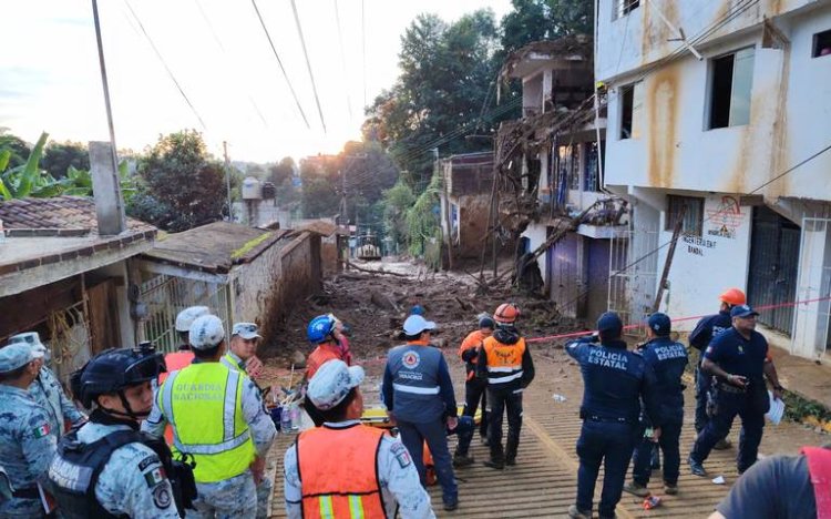 Mueren tres personas en derrumbe ocurrido en Xalapa, Veracruz