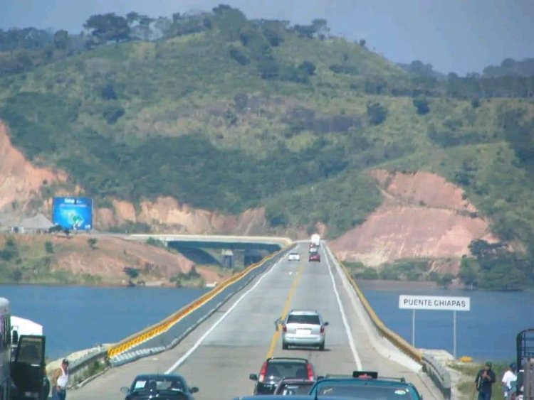 Confirma FGE robo masivo de vehículos en el Puente Chiapas