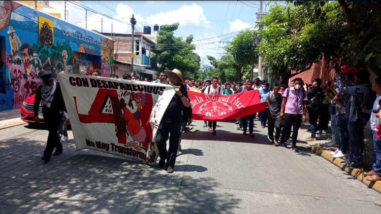 Realizan marcha en Guerrero a casi 10 años de la desaparición de los 43 normalistas de Ayotzinapa