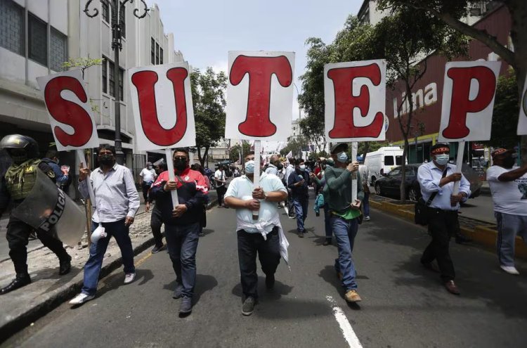 Maestros de escuelas públicas de Perú irán a huelga si Gobierno no eleva presupuesto