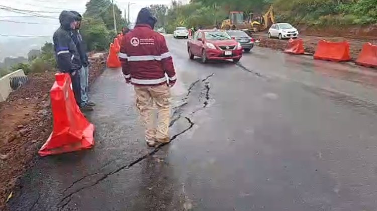 Reportan trabajos deficientes en reparación de socavón en carretera Tenango del Valle-Tenancingo