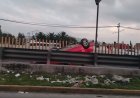 Carro se voltea en carriles centrales de la México-Puebla y provoca carga vehicular