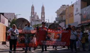 Madres buscadoras realizan marcha por un alto a la violencia en Culiacán, Sinaloa