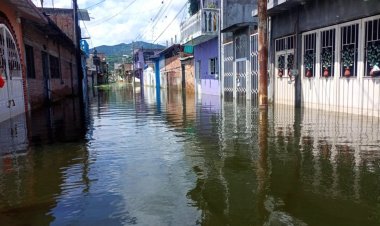 Mucipio de Tixtla en Guerrero continúa inundado tras 11 días del paso de John