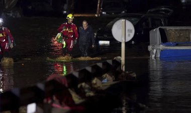 Declaran tres días de luto por los casi 100 muertos a causa de inundaciones en España