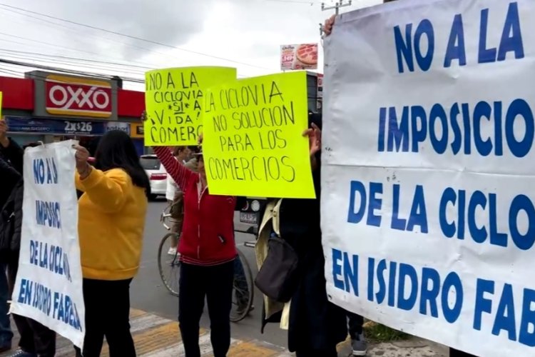 Comerciantes de la Terminal de Toluca realizan bloqueos para frenar la instalación de ciclovía en Isidro Fabela