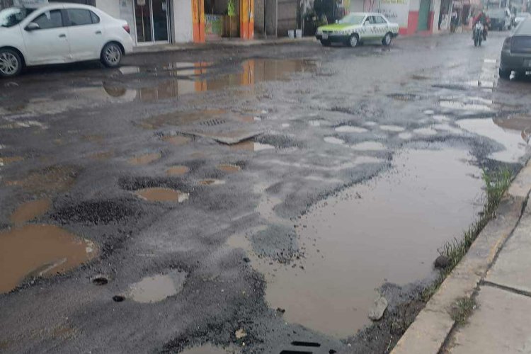 Se agudizan quejas del mal estado de calles y carreteras en el Edomex