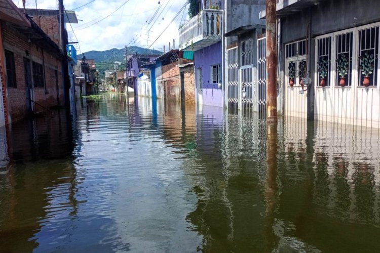 Mucipio de Tixtla en Guerrero continúa inundado tras 11 días del paso de John