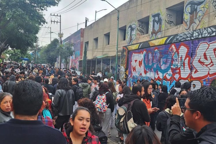 Por amenaza de presunta bomba desalojan a alumnos de la ENAH en la CDMX