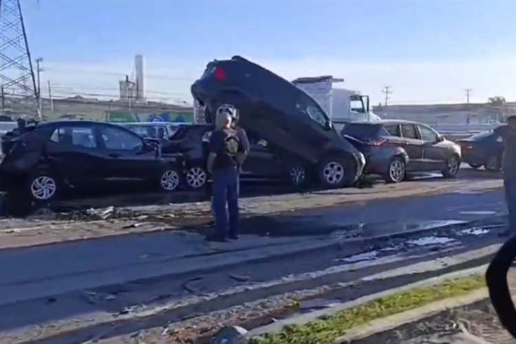 Carambola en la México-Querétaro deja varios vehículos destrozados y caos vial