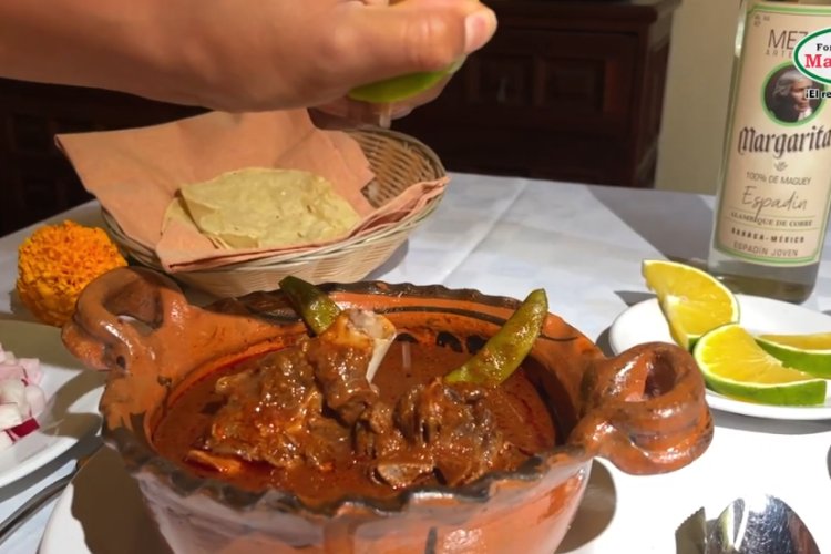 Conoce el Mole de Caderas, uno de los platillos tradicionales emblemáticos de la cocina mexicana