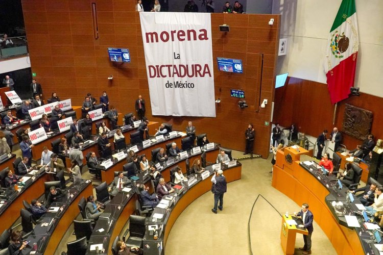 Morena aprueba reforma que impide impugnar cambios a la Constitución