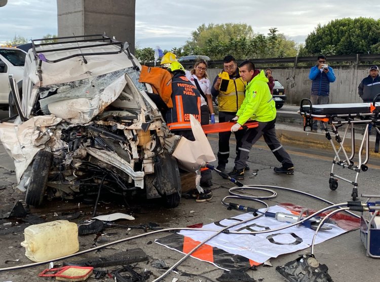 Fuerte accidente vehicular en la México-Puebla deja al menos tres heridos