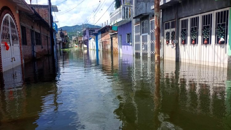 Mucipio de Tixtla en Guerrero continúa inundado tras 11 días del paso de John