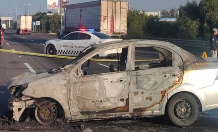 Encuentran en la México-Puebla carro incendiado con cuerpos en su interior