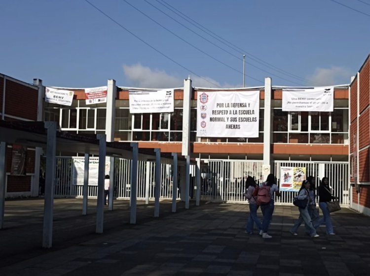 Inician paro de labores en la Benemérita Escuela Normal Veracruzana (BENV) por violentar autonomía