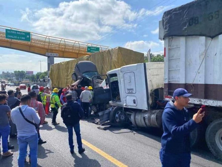 Reportan fuerte accidente provocado por un tráiler en la autopista México-Puebla